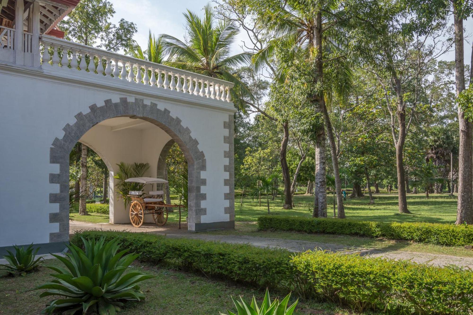 Hotel The Sanctuary At Tissawewa Anuradhapura Exterior foto